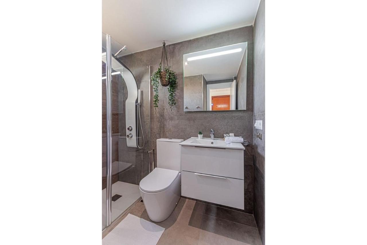Beachfront With Spectacular Views And Swimming Pool Apartamento