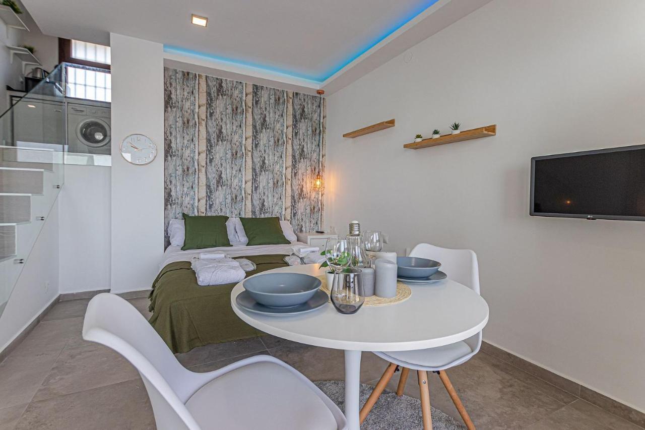Beachfront With Spectacular Views And Swimming Pool Apartamento Benalmádena