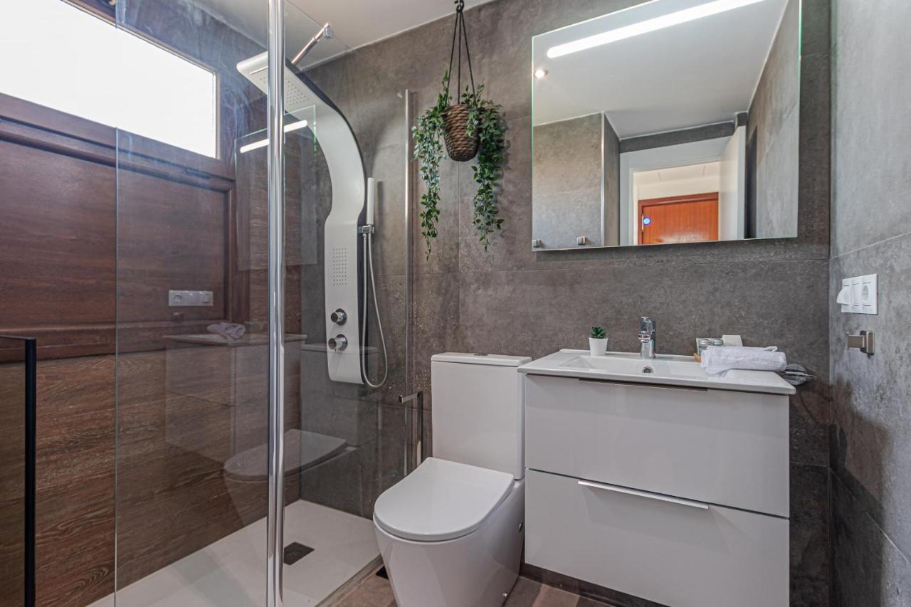 Beachfront With Spectacular Views And Swimming Pool Apartamento *